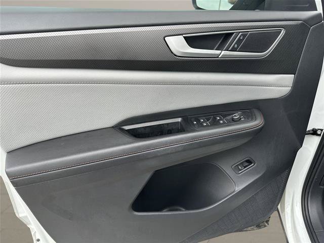 Used 2024 Volkswagen Atlas Peak Edition SE AWD/4WD image 12