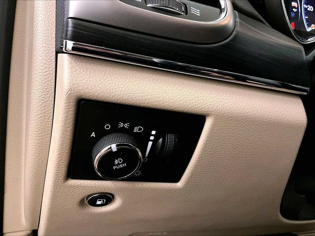 Used 2021 Jeep Grand Cherokee Limited AWD/4WD image 30