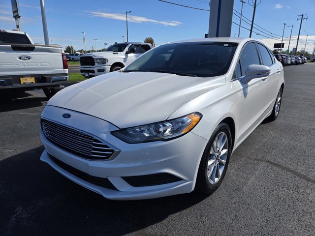 Certified 2017 Ford Fusion SE w/ Fusion SE Technology Package FWD image 4