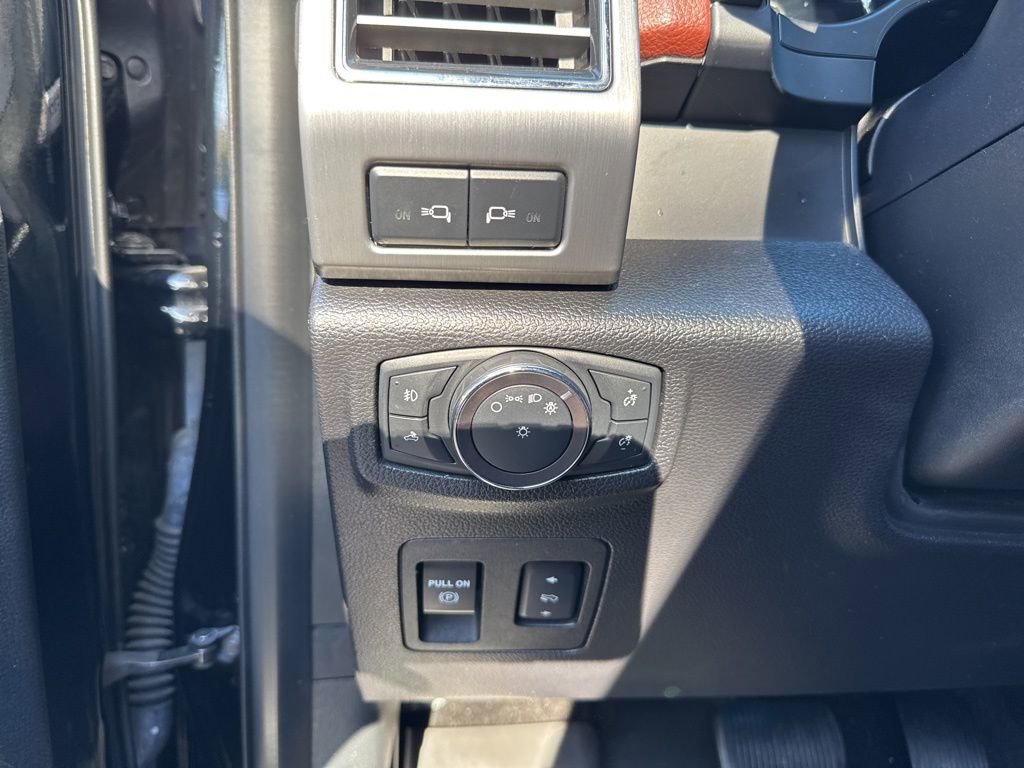 Certified 2018 Ford F150 Platinum w/ Equipment Group 701A Luxury image 11