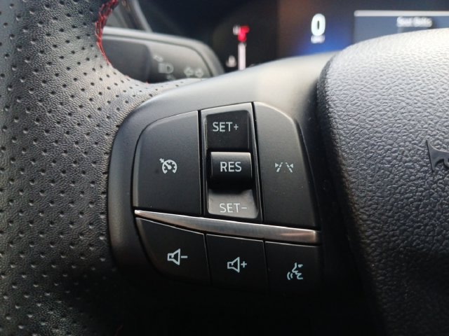 Certified 2025 Ford Escape ST-Line Select AWD/4WD image 13