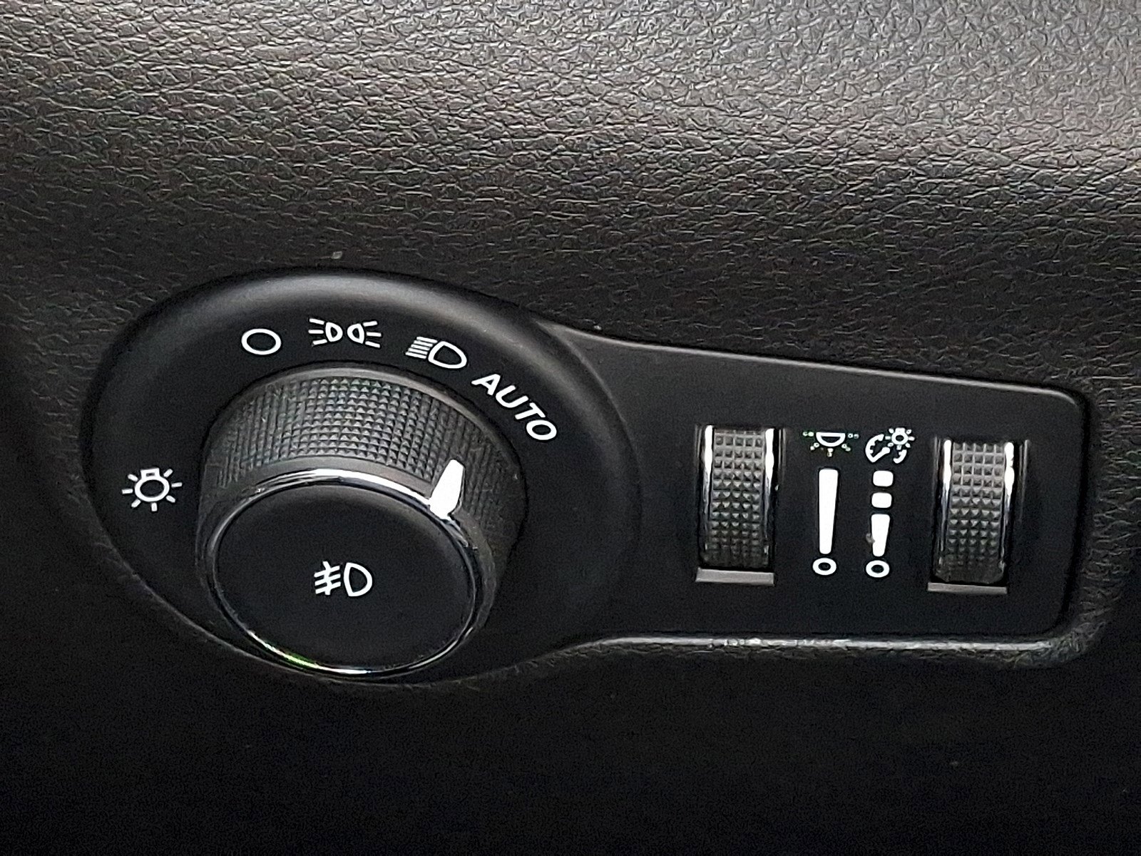 Used 2025 Jeep Compass Trailhawk w/ Trailhawk Elite Group AWD/4WD image 25