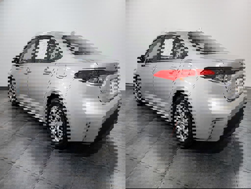 Used 2024 Toyota Corolla LE image 2