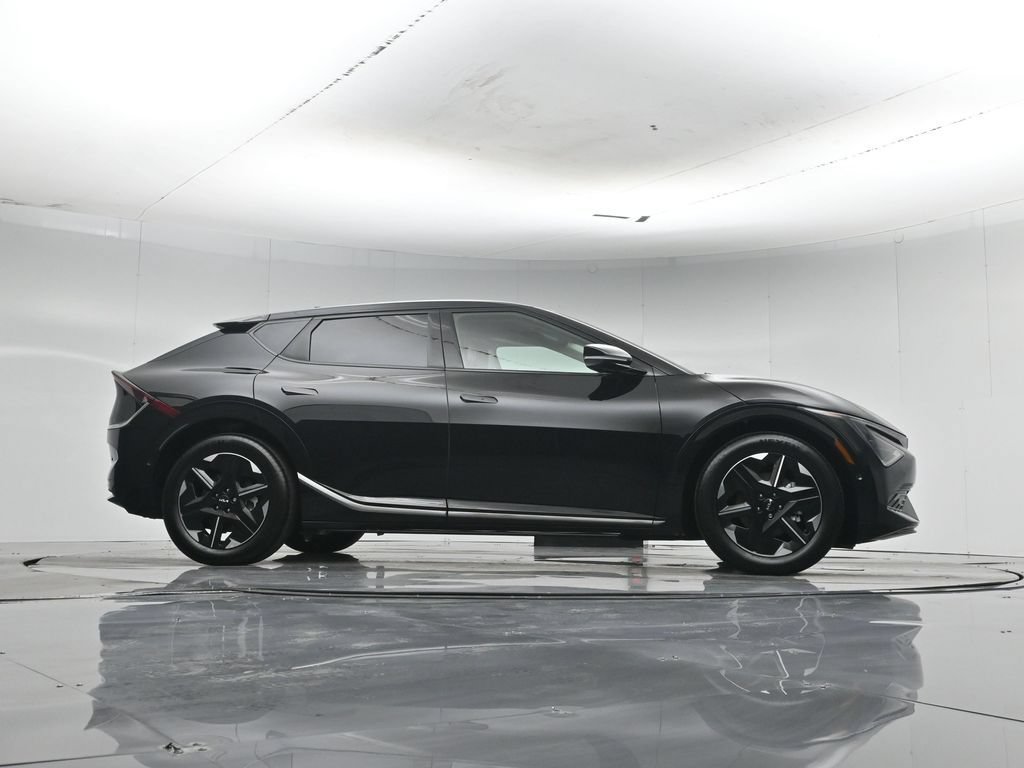 Used 2025 Kia EV6 Wind RWD image 49