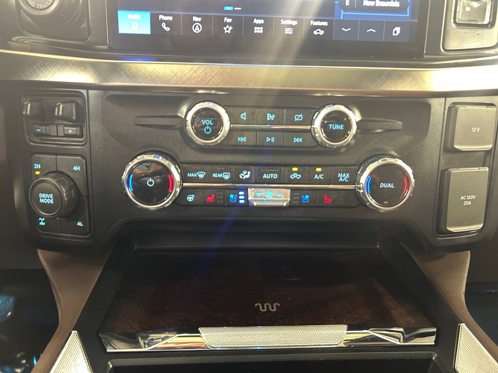 Certified 2024 Ford F250 King Ranch w/ FX4 Off-Road Package AWD/4WD image 15