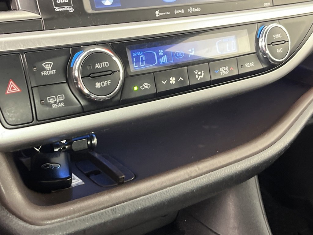 Used 2018 Toyota Highlander Limited image 21