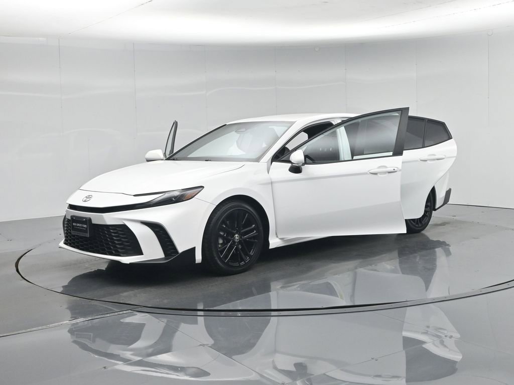 Used 2025 Toyota Camry SE FWD image 32