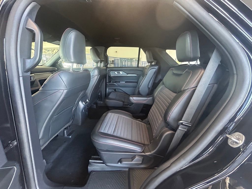 Certified 2025 Ford Explorer ST-Line image 32
