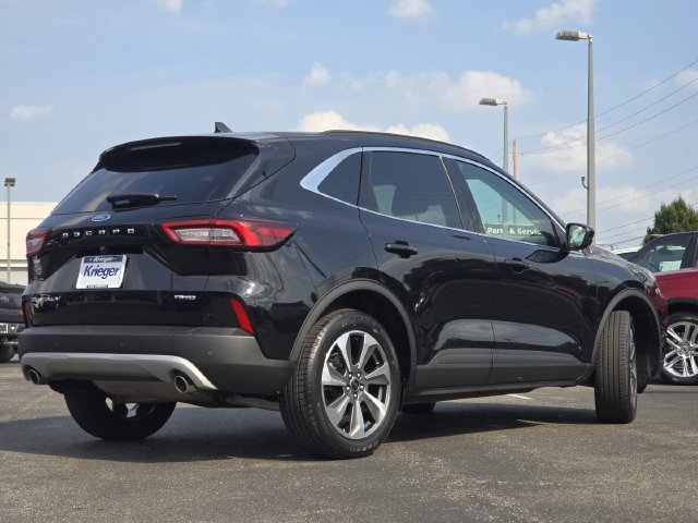 Certified 2025 Ford Escape Platinum AWD/4WD image 17