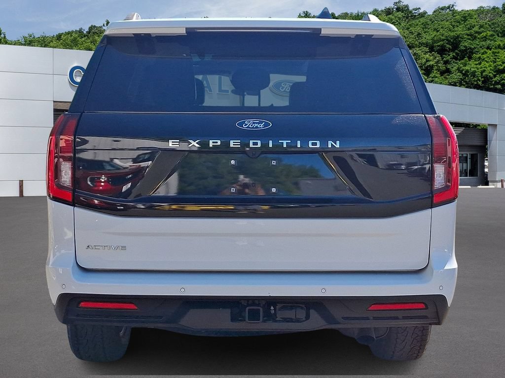 Certified 2025 Ford Expedition Active AWD/4WD image 5