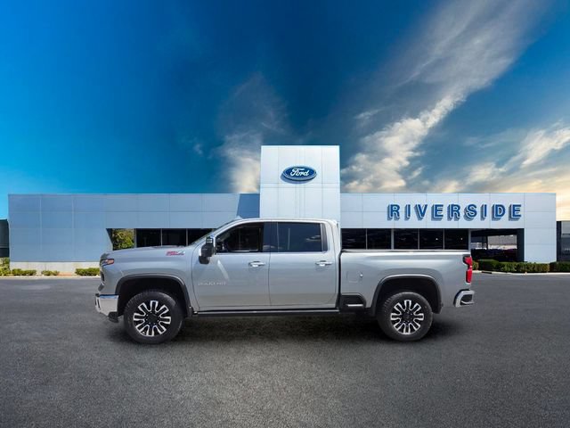 Used 2025 Chevrolet Silverado 2500 LTZ w/ LTZ Plus Package AWD/4WD image 4