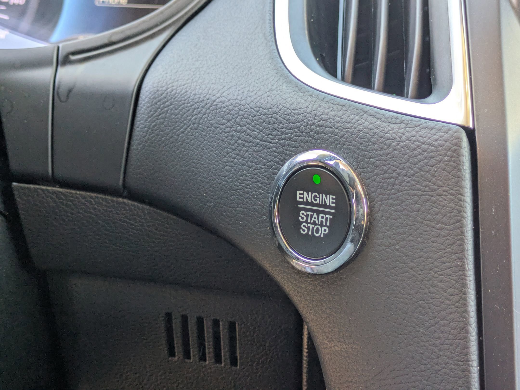 Certified 2022 Ford Edge Titanium w/ Class II Trailer Tow Package image 24