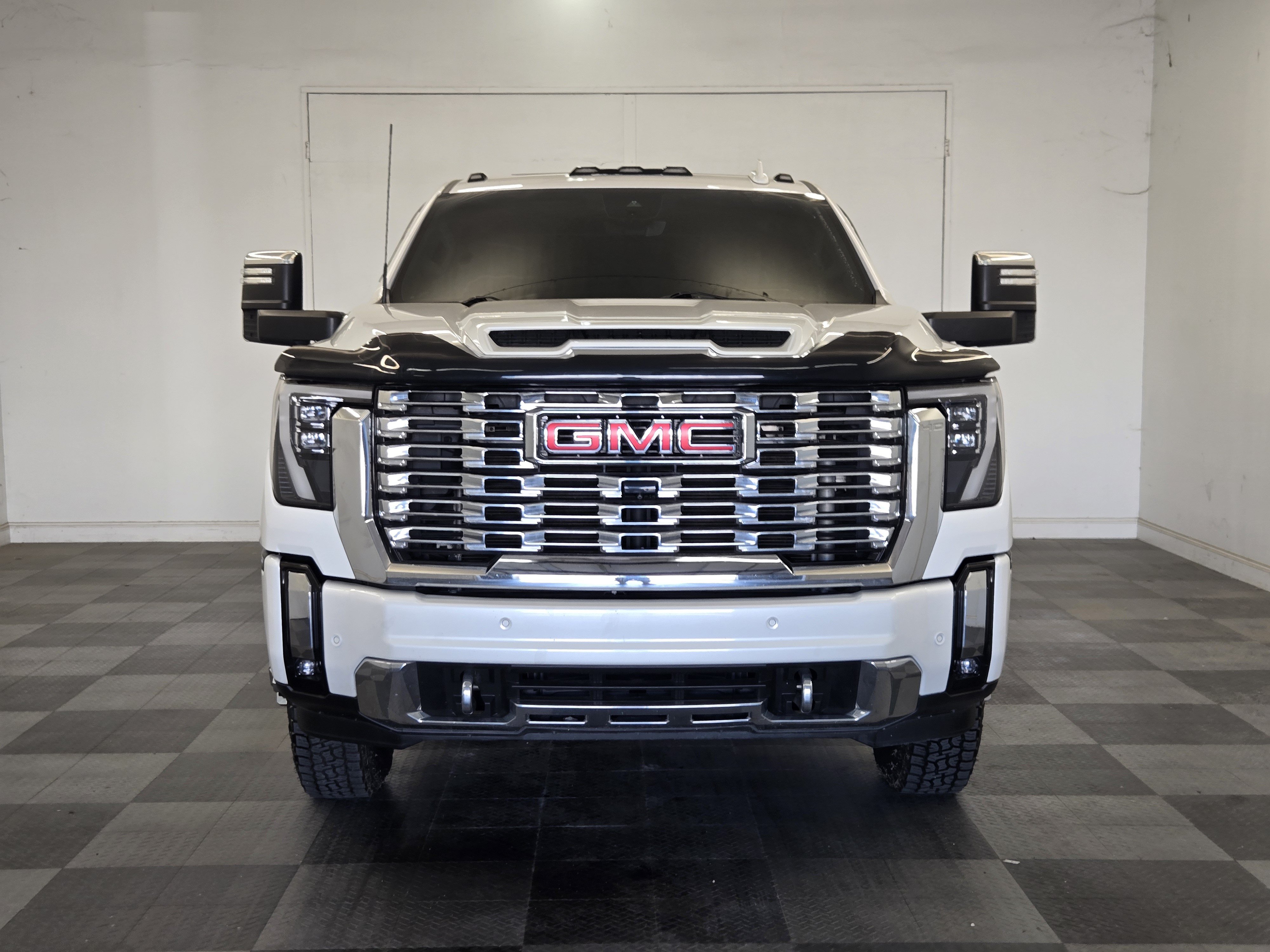 Used 2024 GMC Sierra 3500 Denali w/ Denali Reserve Package AWD/4WD image 3