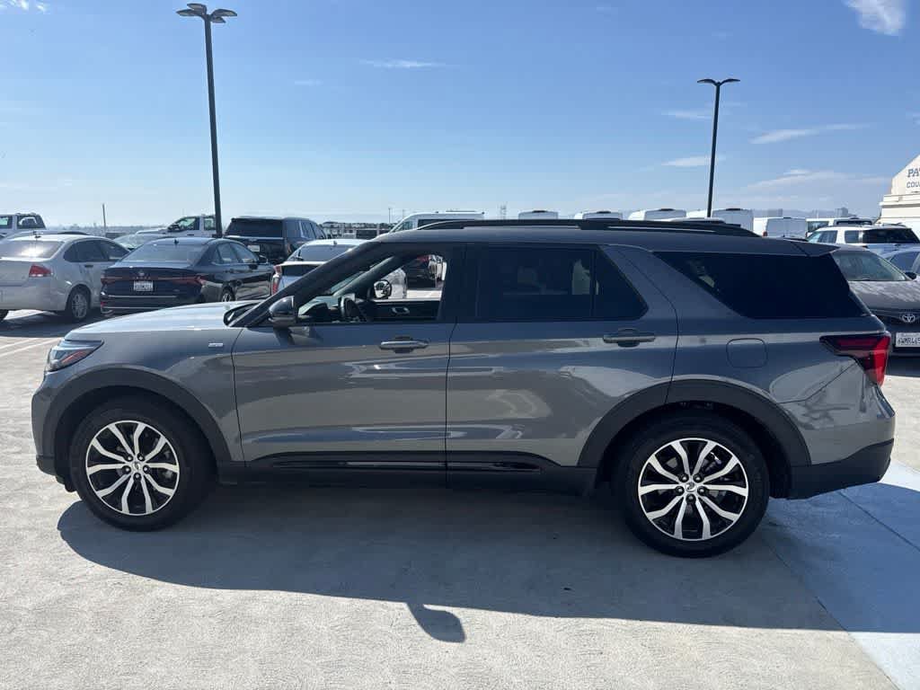 Certified 2025 Ford Explorer ST-Line RWD image 2