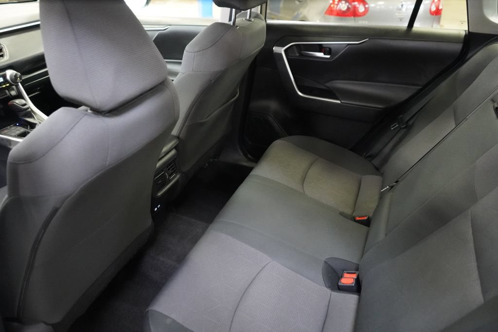 Used 2025 Toyota RAV4 XLE AWD/4WD image 28
