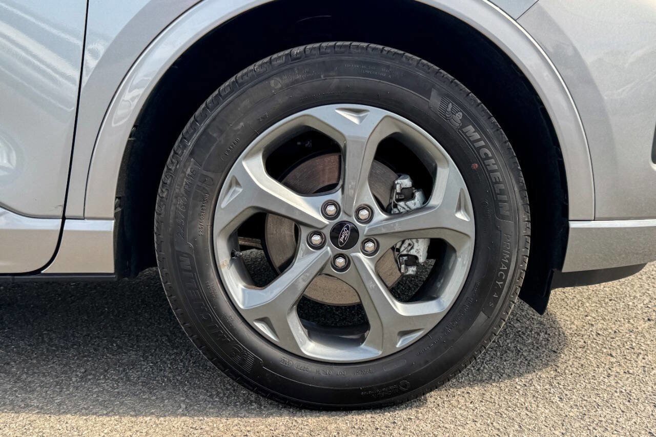 Certified 2023 Ford Escape ST-Line w/ Tech Pack #1 AWD/4WD image 9