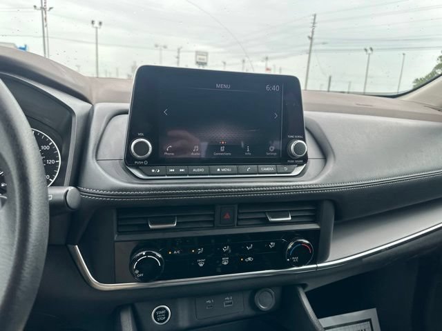 Used 2023 Nissan Rogue S FWD image 32