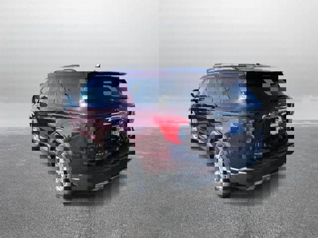 Certified 2022 Ford Explorer XLT w/ Equipment Group 202A image 4