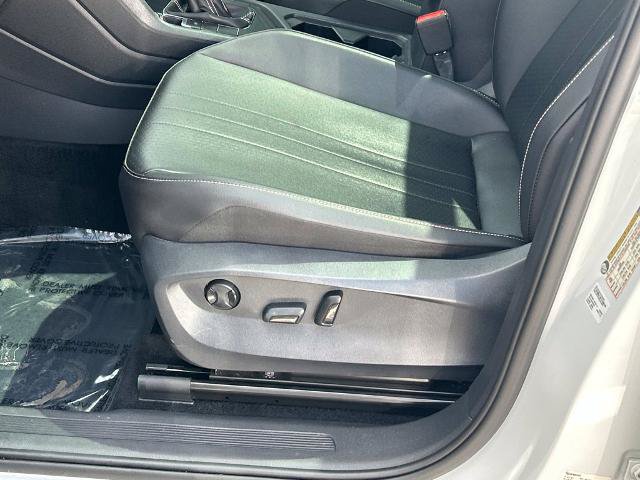 Used 2022 Volkswagen Tiguan SE FWD image 16