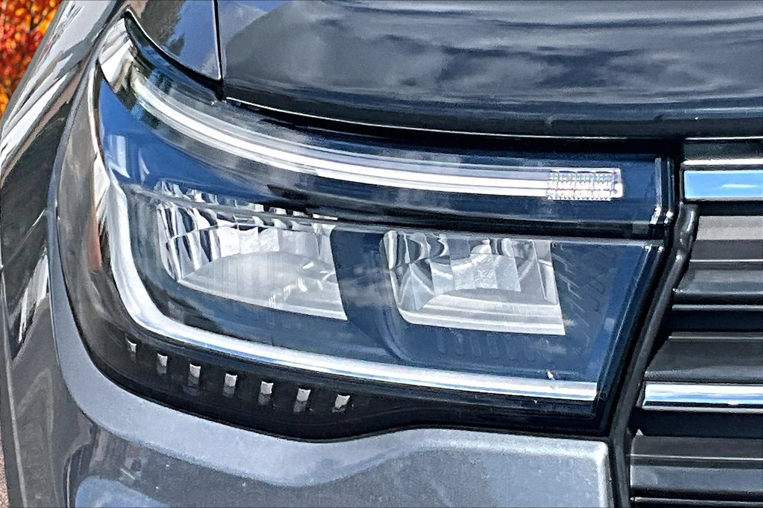 Certified 2025 Ford Explorer Active RWD image 33