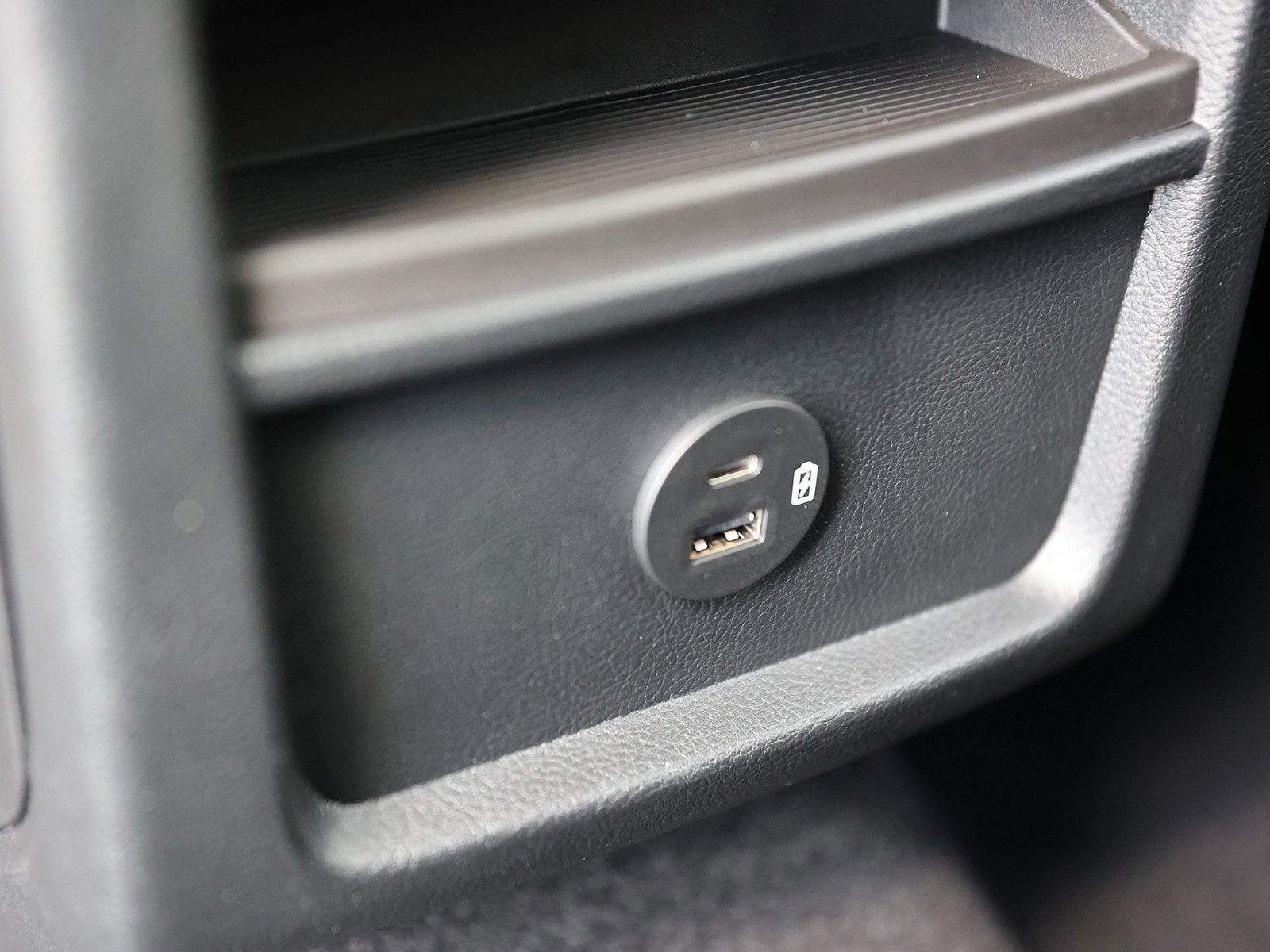 Certified 2022 Ford Edge ST image 23