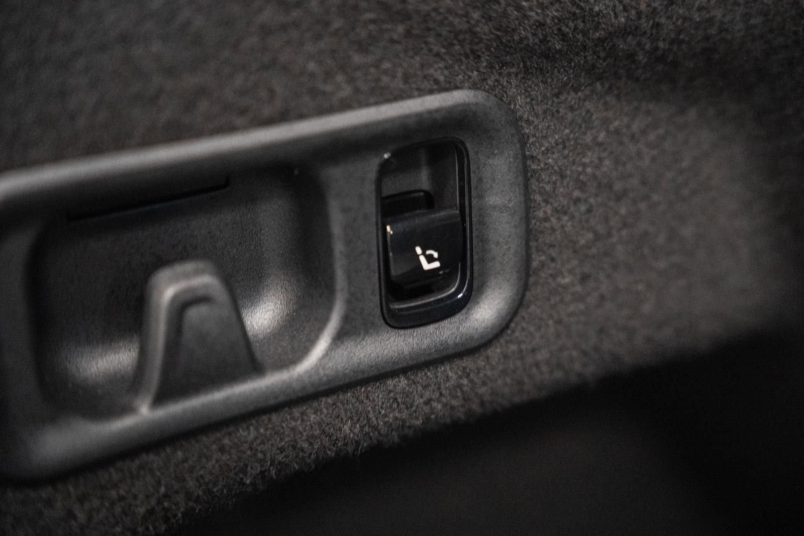 Used 2025 Mercedes-Benz E 350 4MATIC Sedan image 11