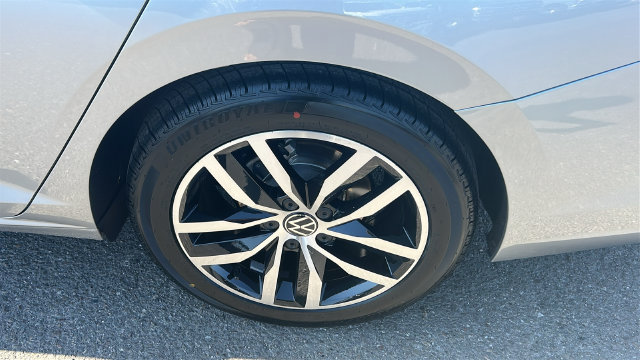 Used 2025 Volkswagen Jetta SE FWD image 6