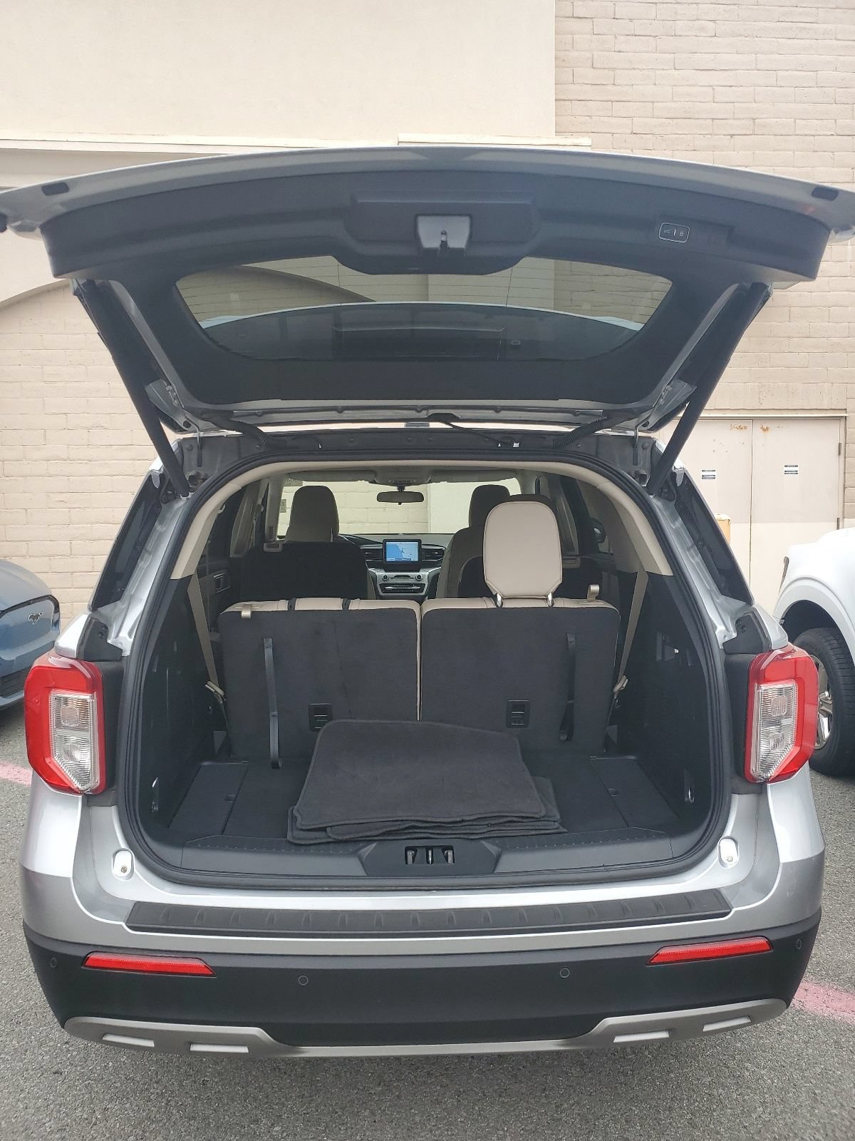 Certified 2023 Ford Explorer XLT w/ Equipment Group 202A RWD image 11