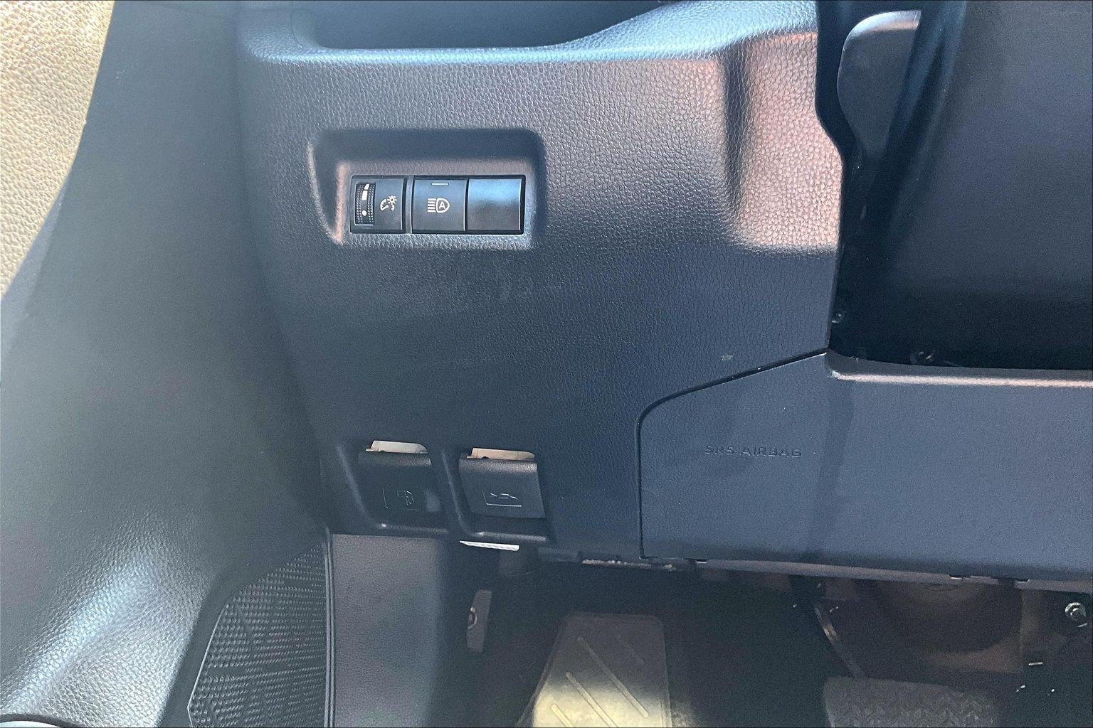 Used 2024 Toyota RAV4 XLE FWD image 37