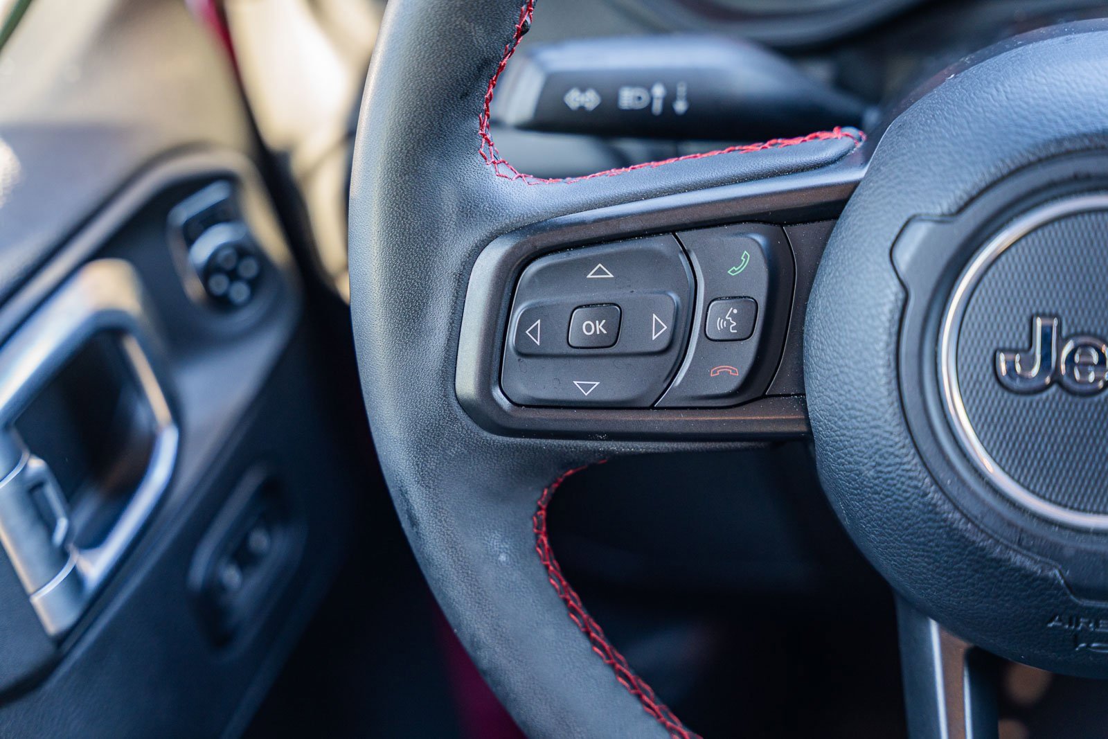 Used 2024 Jeep Wrangler Unlimited Rubicon w/ Technology Group image 27