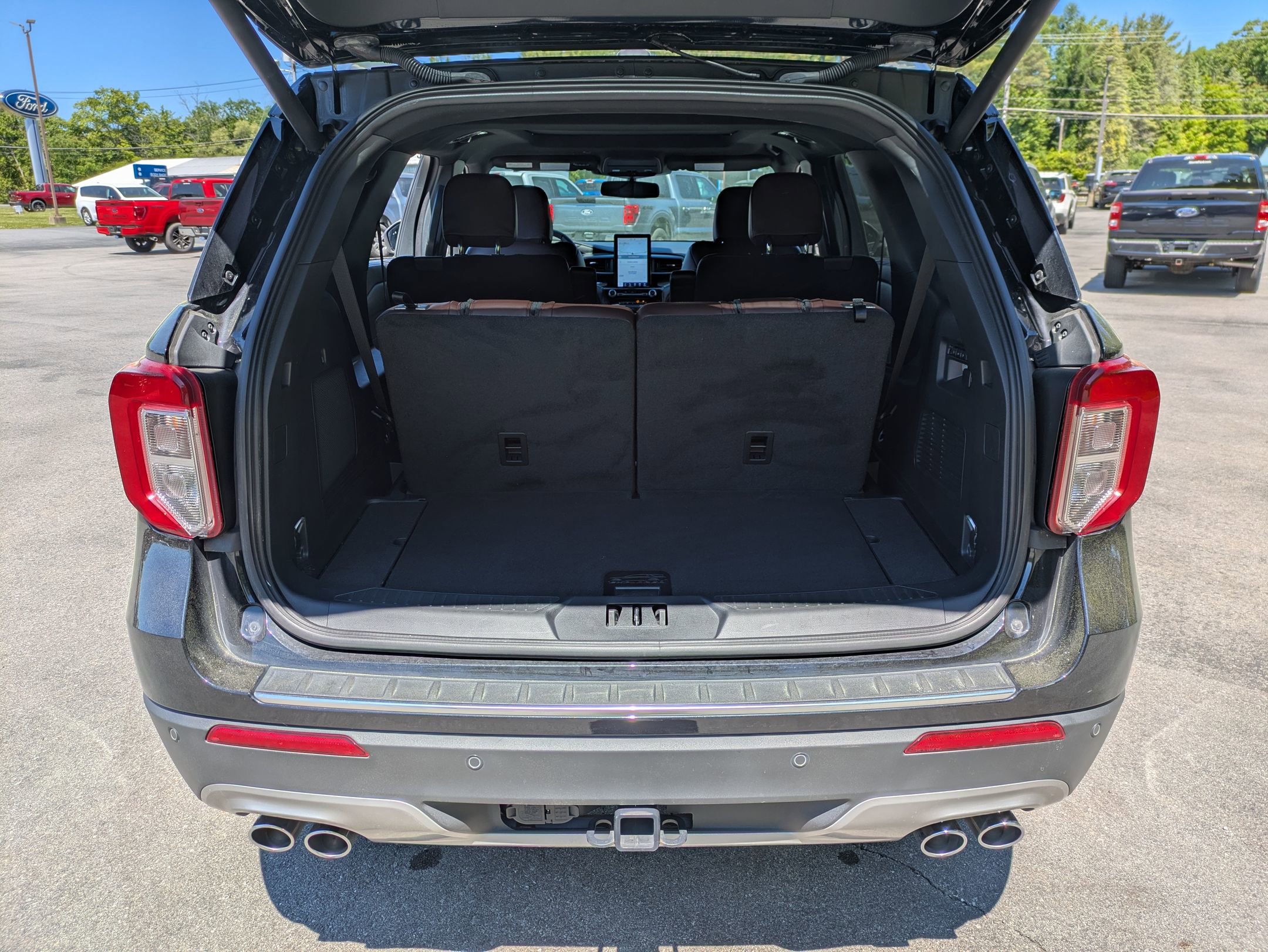Certified 2023 Ford Explorer Platinum w/ Technology Package AWD/4WD image 21