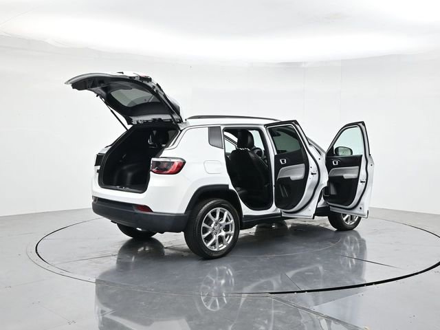 Used 2023 Jeep Compass Latitude AWD/4WD image 48