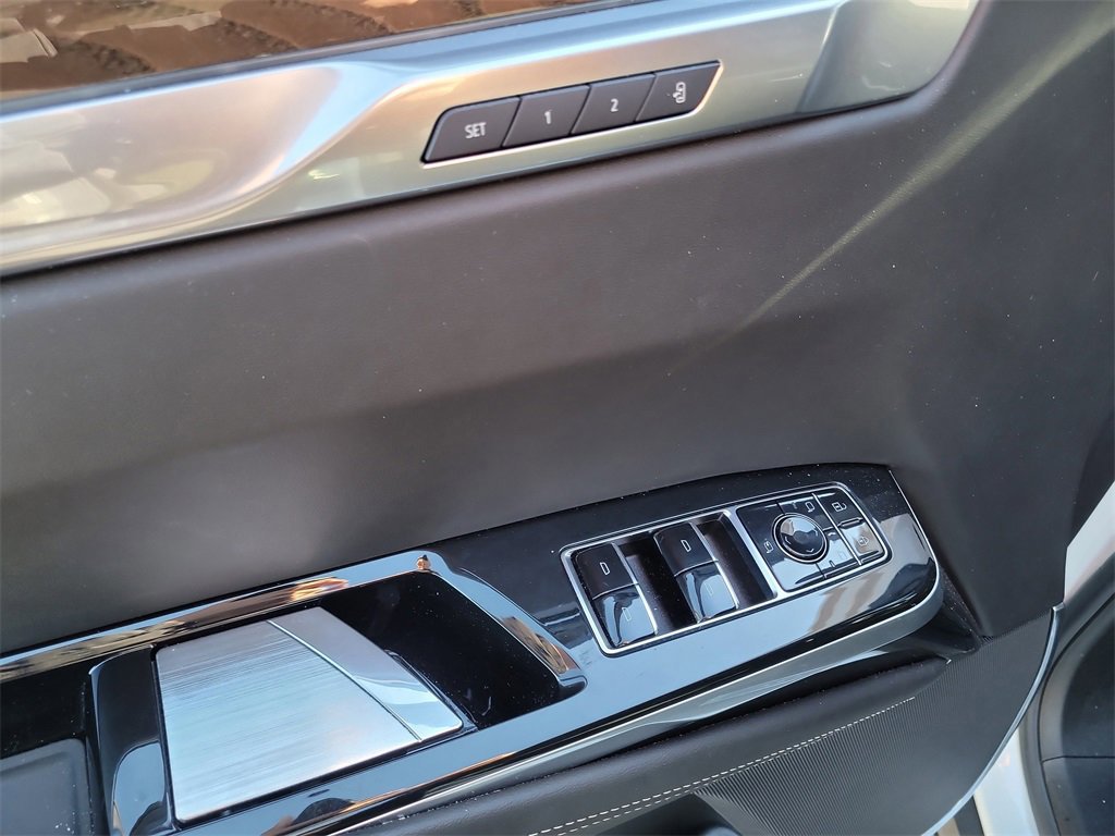 Used 2025 Cadillac Escalade ESV Sport Platinum image 15