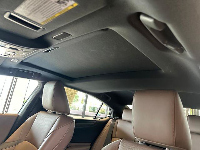 Used 2024 Lexus ES 350 w/ Premium Package FWD image 32