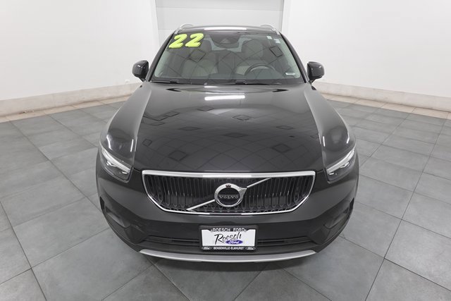 Used 2022 Volvo XC40 T5 Momentum image 7