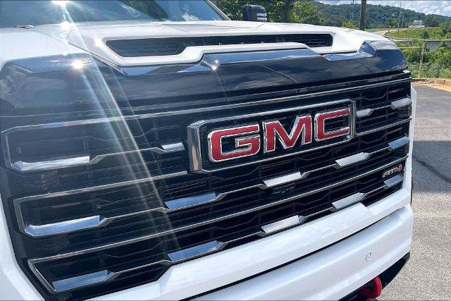 Used 2024 GMC Sierra 2500 AT4 w/ AT4 Premium Plus Package AWD/4WD image 30