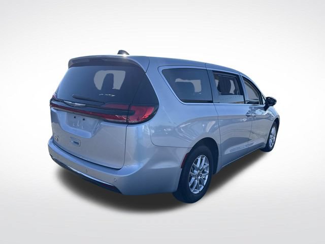 Used 2024 Chrysler Pacifica Touring-L FWD image 8