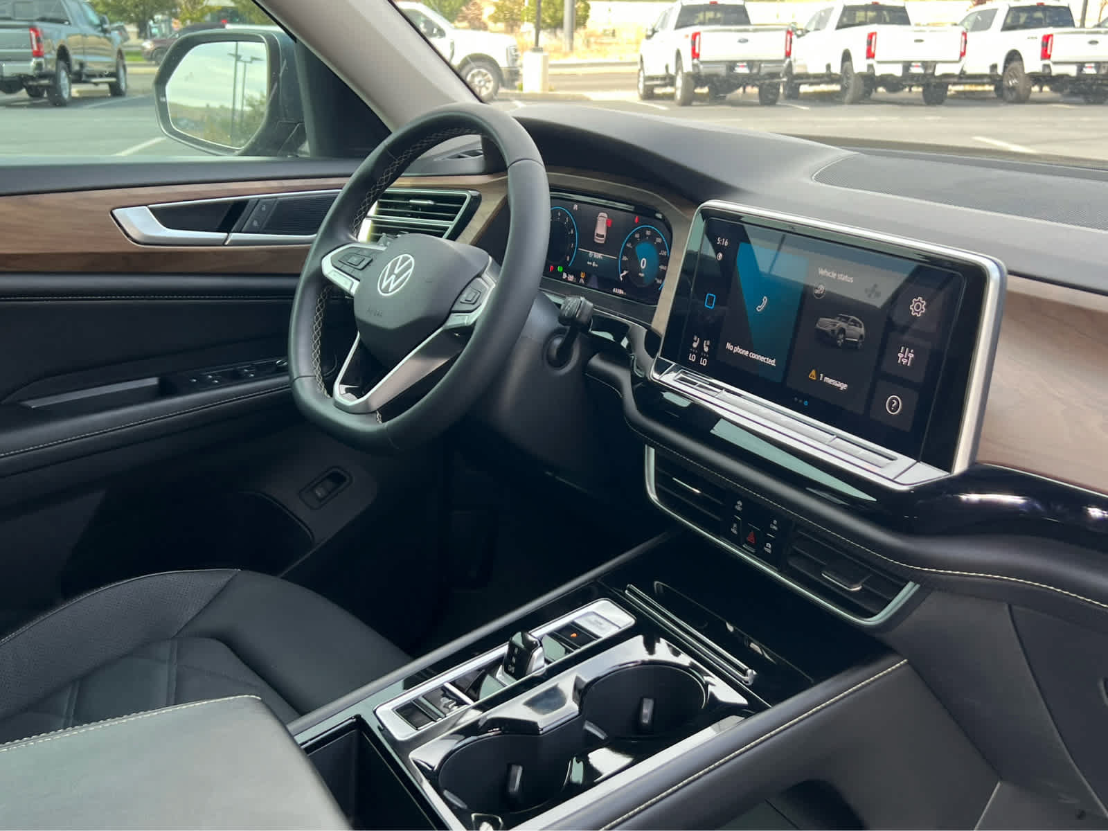 Used 2024 Volkswagen Atlas SE AWD/4WD image 3