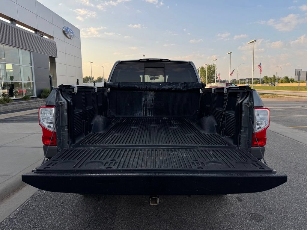 Used 2018 Nissan Titan SV AWD/4WD image 38
