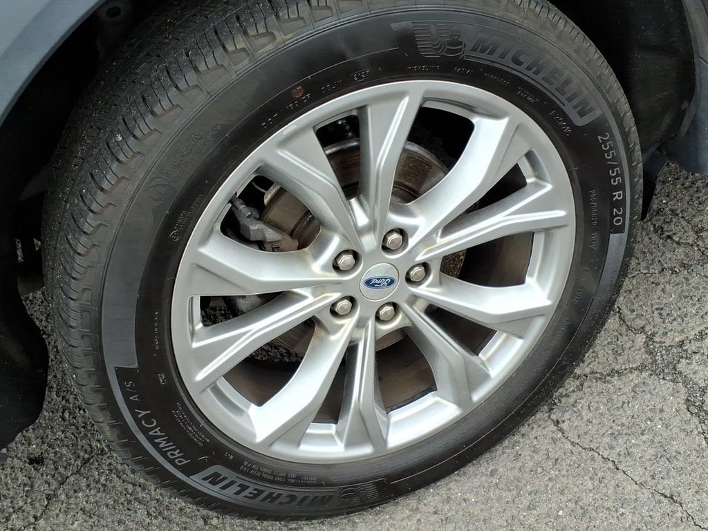 Certified 2023 Ford Explorer XLT w/ Equipment Group 202A AWD/4WD image 7