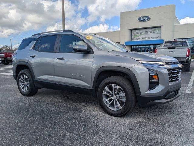 Used 2025 Chevrolet Equinox LT w/ Convenience Package II image 3
