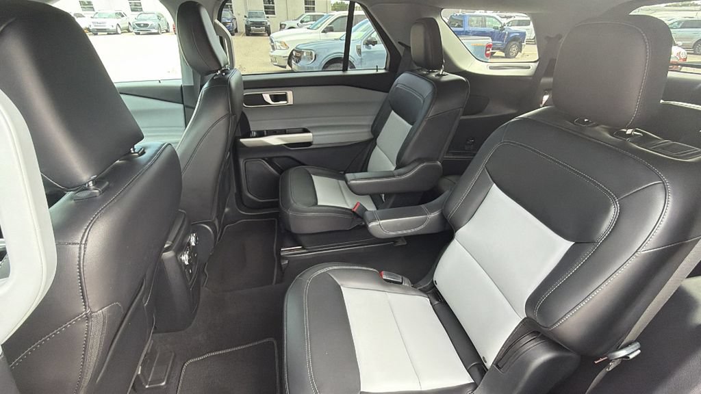 Certified 2022 Ford Explorer XLT w/ Equipment Group 202A RWD image 25
