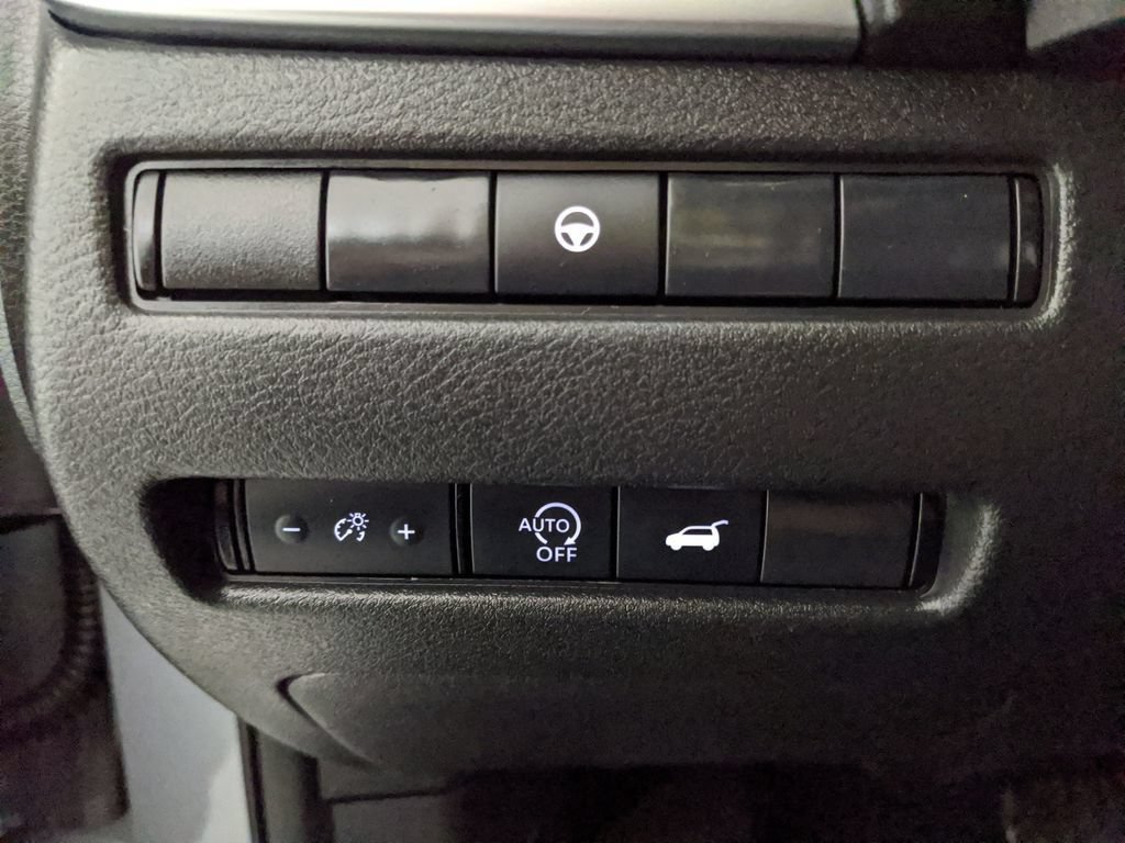 Used 2025 Nissan Rogue SV AWD/4WD image 14