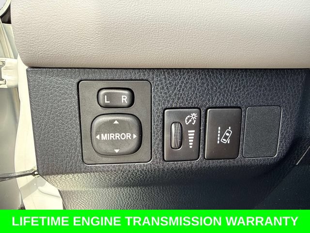 Used 2018 Toyota RAV4 Limited FWD image 32