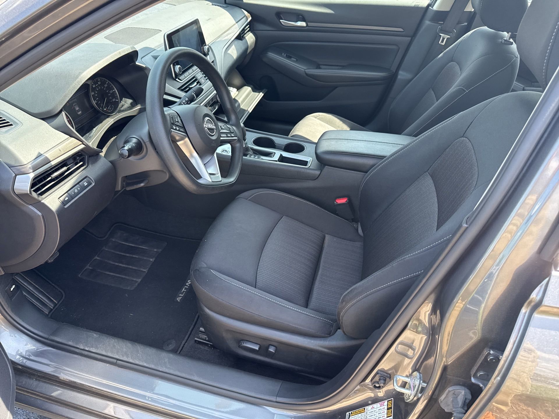 Used 2025 Nissan Altima 2.5 SV image 12