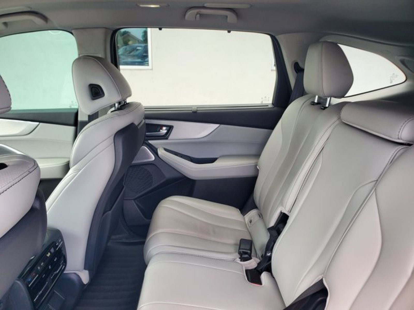 Used 2025 Acura MDX FWD w/ Technology Package image 31