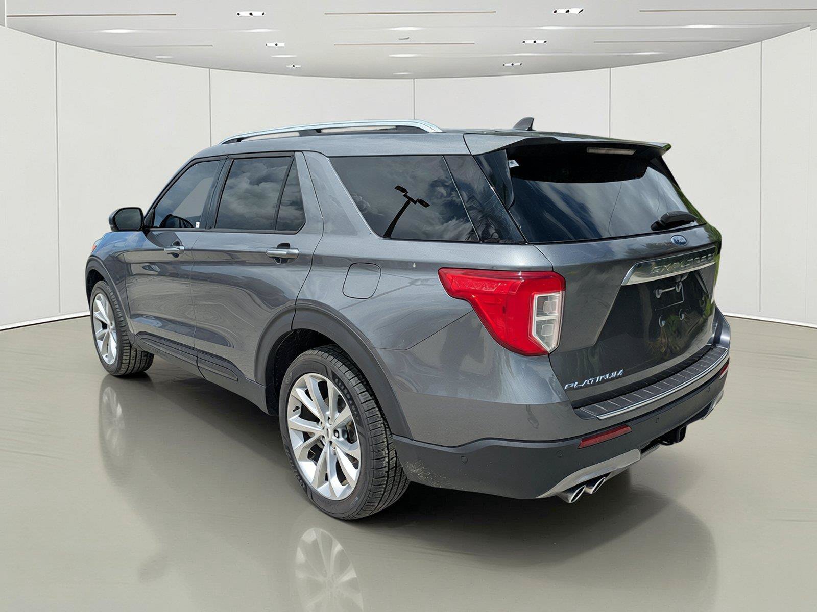 Certified 2021 Ford Explorer Platinum w/ Equipment Group 601A AWD/4WD image 8