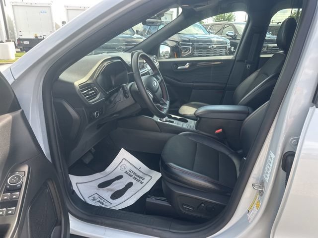 Certified 2025 Ford Escape ST-Line Select AWD/4WD image 16