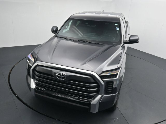 Used 2025 Toyota Tundra Limited AWD/4WD image 27