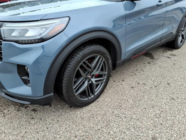 Certified 2025 Ford Explorer ST AWD/4WD image 4